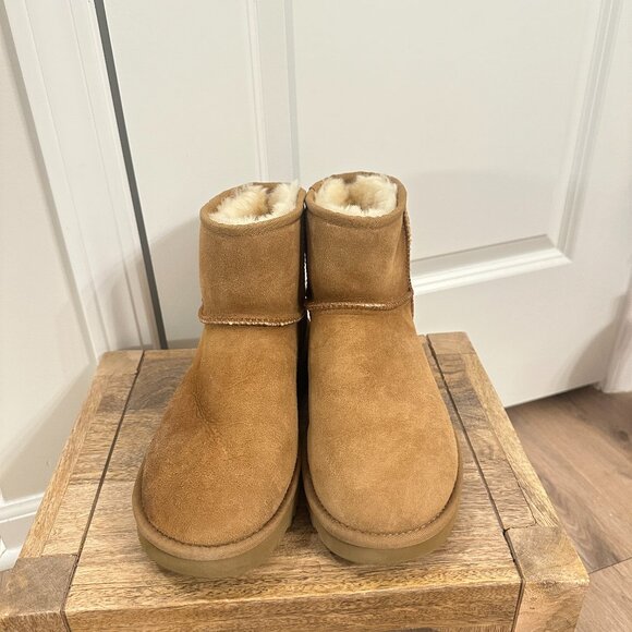 UGG Classic Mini II Genuine Shearling Lined Boot in Chestnut Suede Size US 9 - Picture 4 of 12